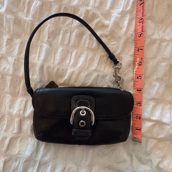 VINTAGE Authentic Y2K COACHLeather Buckle Flap Zip Wristlet Wallet - Picture 1 of 4